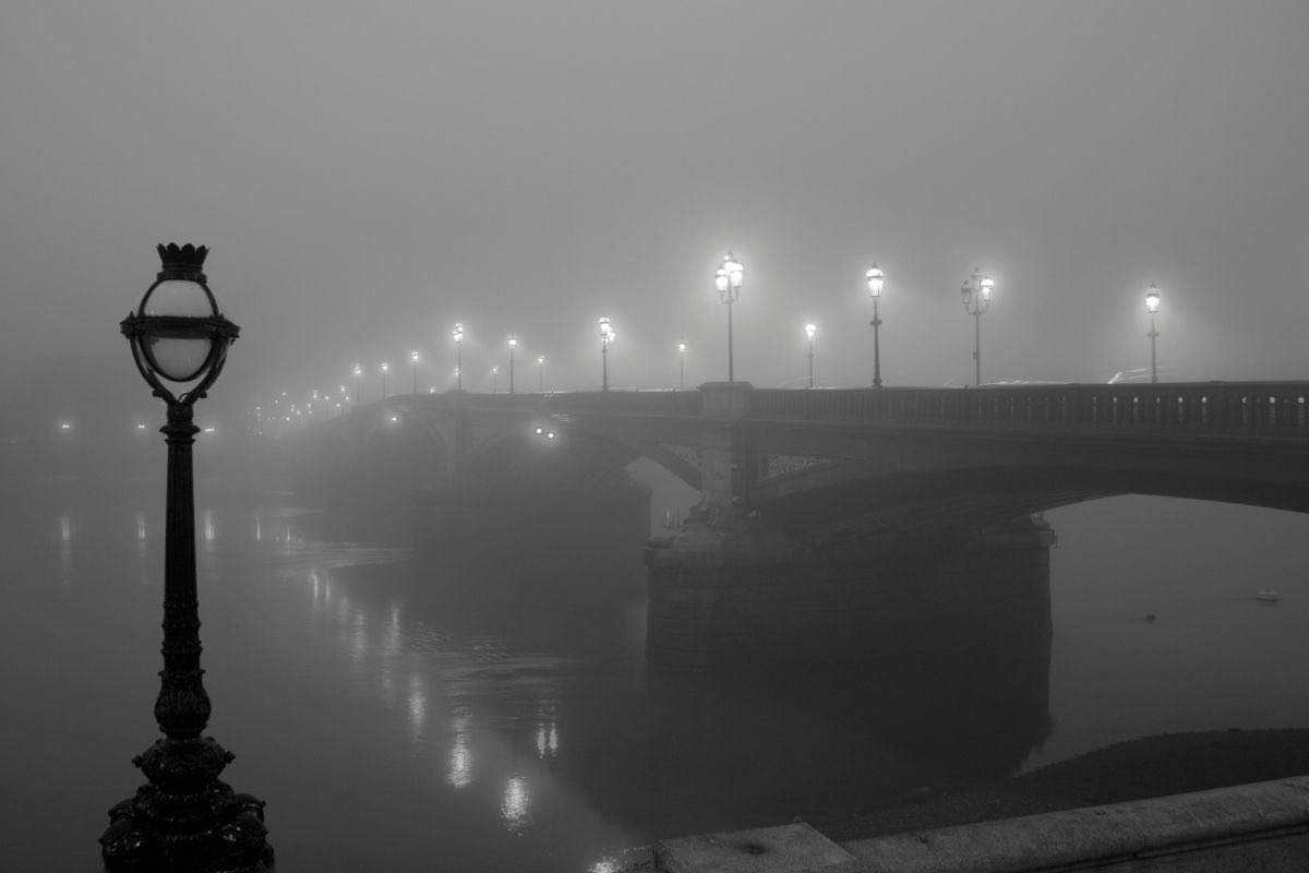 Città avvolta dalla nebbia