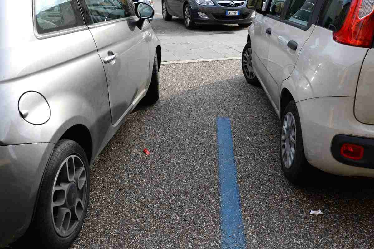 parcheggio a pagamento strisce blu