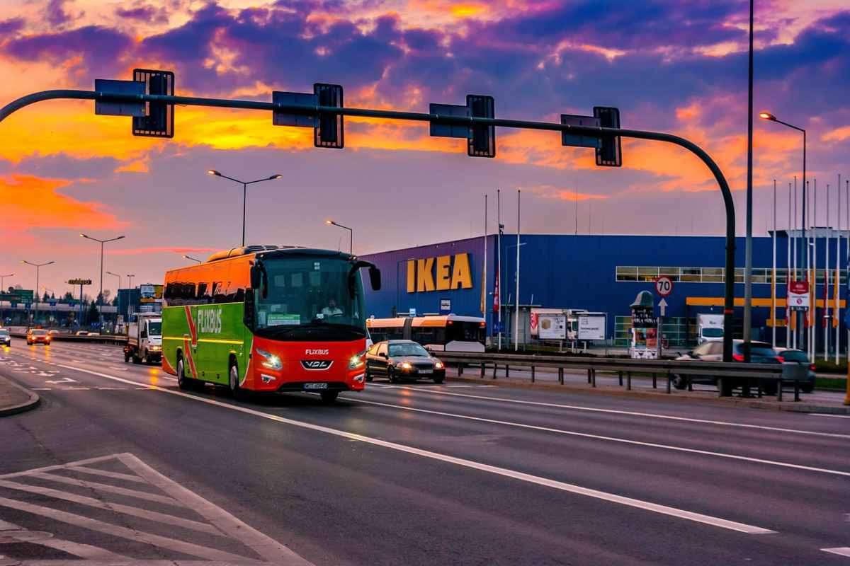 Tramonto con protagonista uno store IKEA