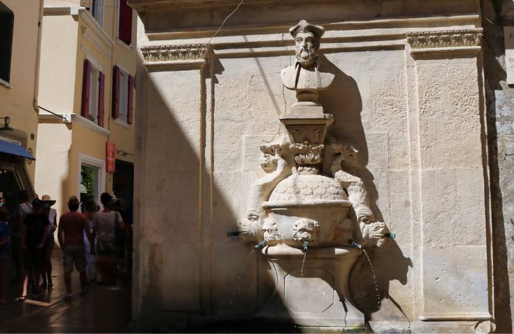 Fontana di Nostradamus in Francia