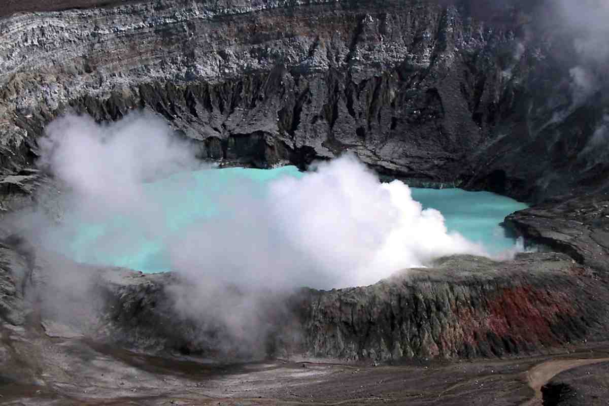 I fumi provenienti dal vulcano