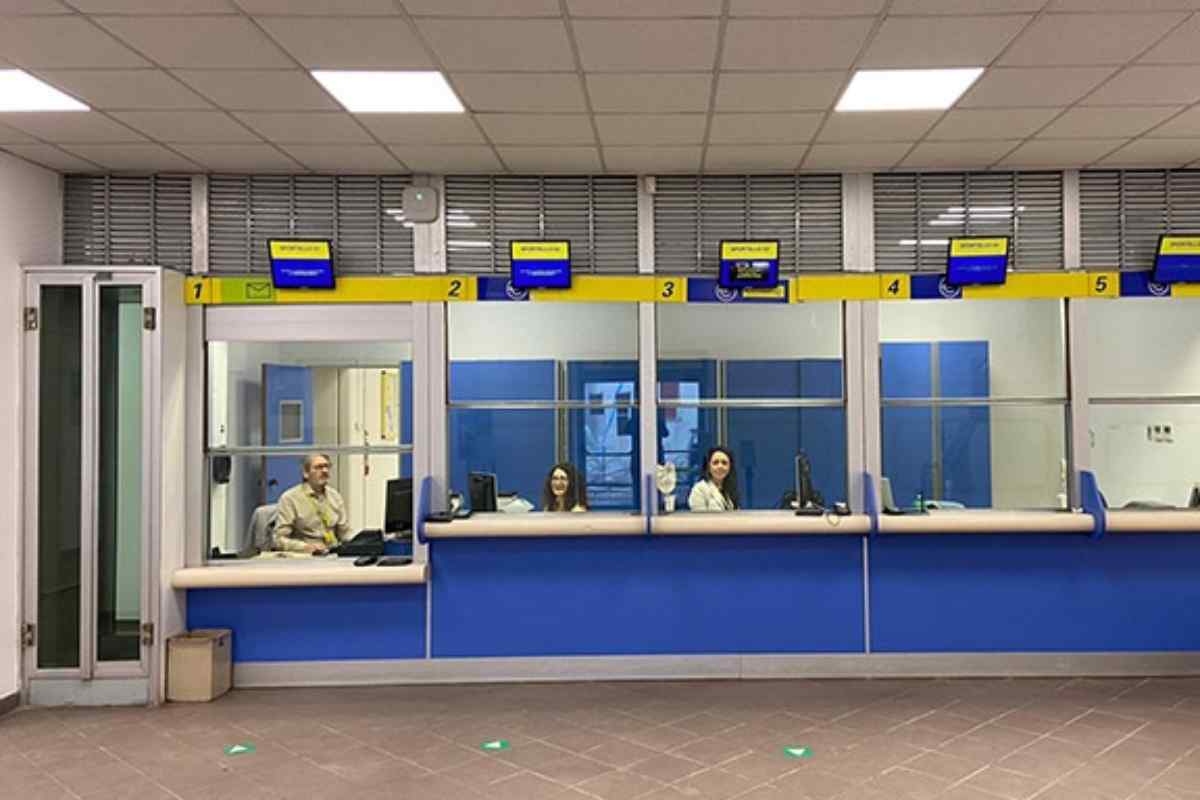 Ufficio di Poste Italiane all'interno